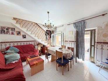 Casa aparellada en venda a Casco Antiguo