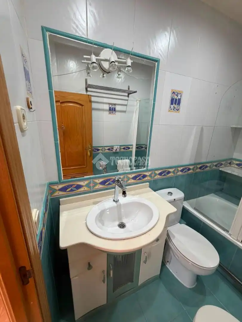 Bathroom of Flat for rent in Getafe  with Air Conditioner and Heating