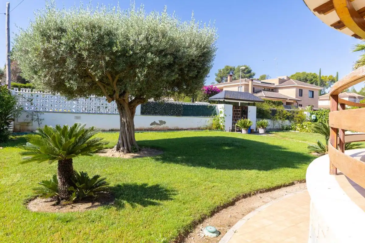 Garden of Houses for sale in L'Eliana  with Air Conditioner, Heating and Swimming Pool