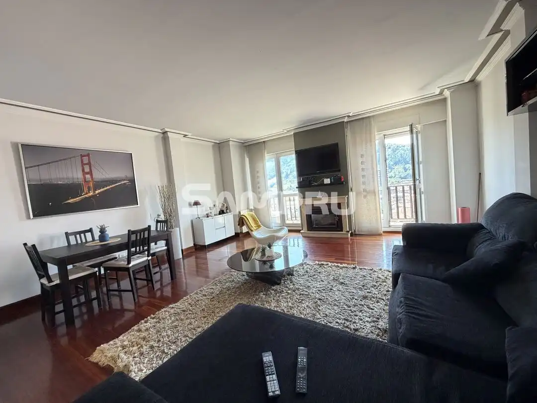 Wohnzimmer von Dachboden zum Verkauf in Arrasate / Mondragón mit Heizung und Balkon