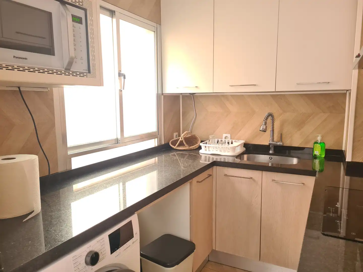 Kitchen of Flat for sale in Sevilla  with Air Conditioner, Storage room and Balcony