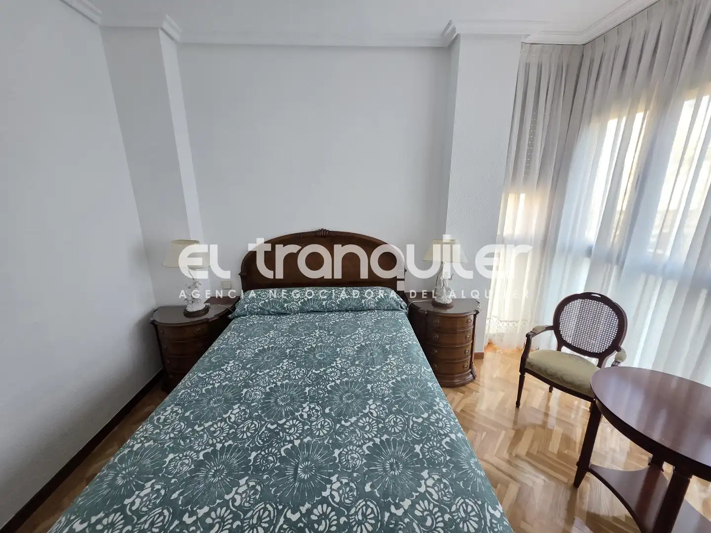 Dormitori de Pis de lloguer en Madrid amb Aire condicionat, Parquet i Piscina