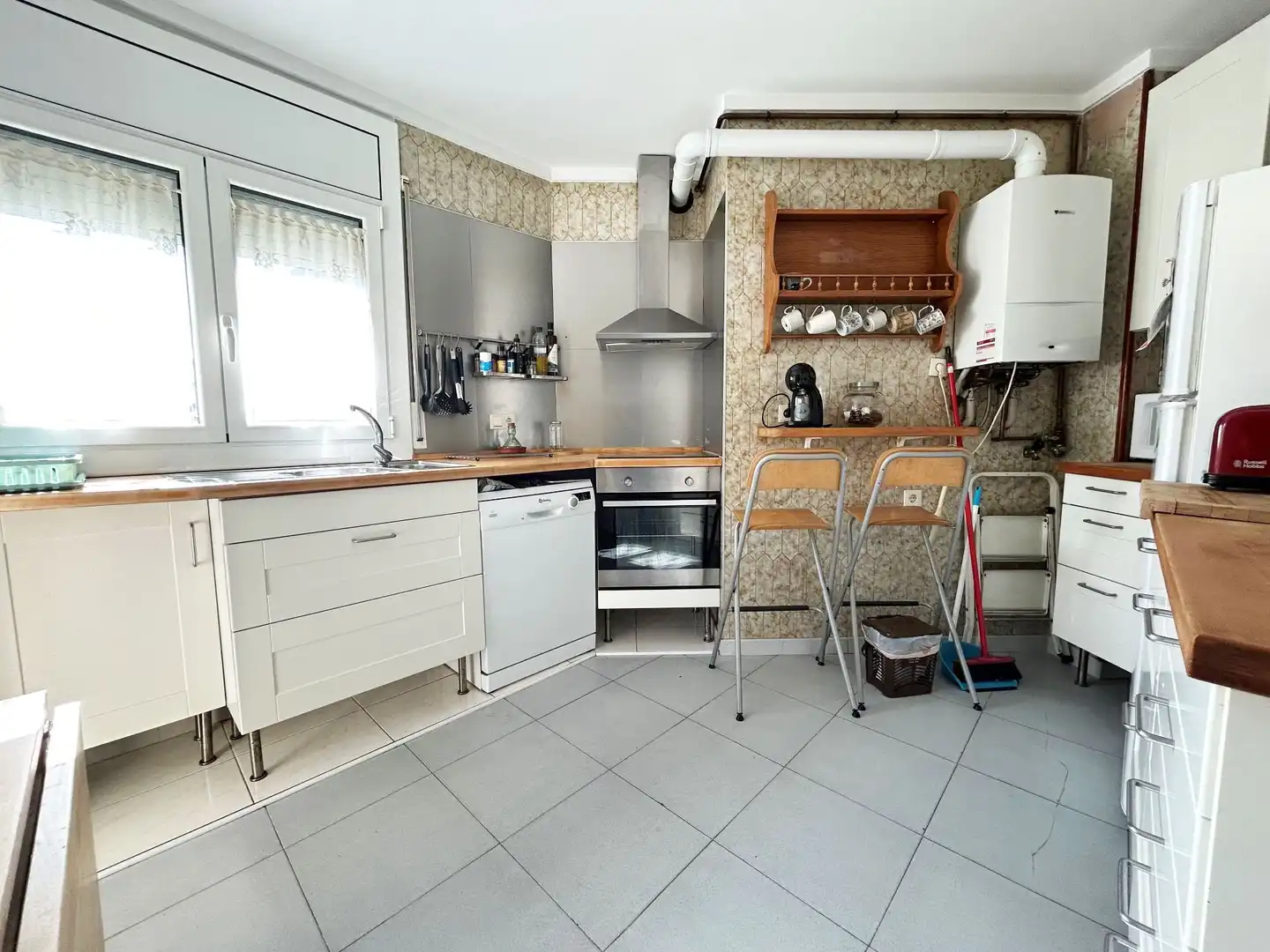 Cocina de Piso en venta en Torelló con Calefacción, Terraza y Trastero