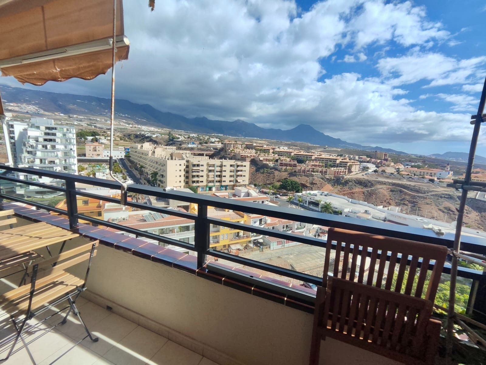 Vista exterior de Apartament en venda en Adeje amb Moblat i Piscina comunitària