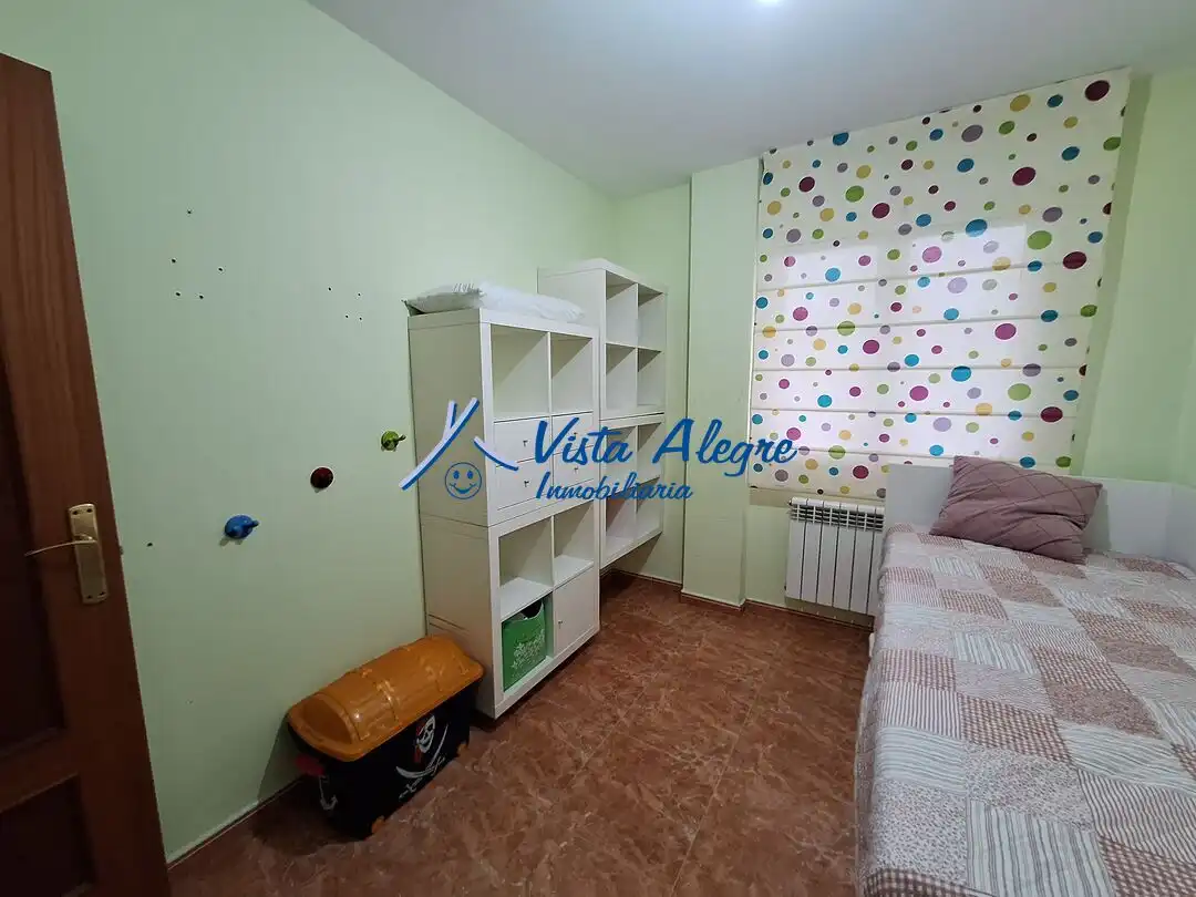 Habitación de Piso en venta en Anguciana con Calefacción, Trastero y Piscina