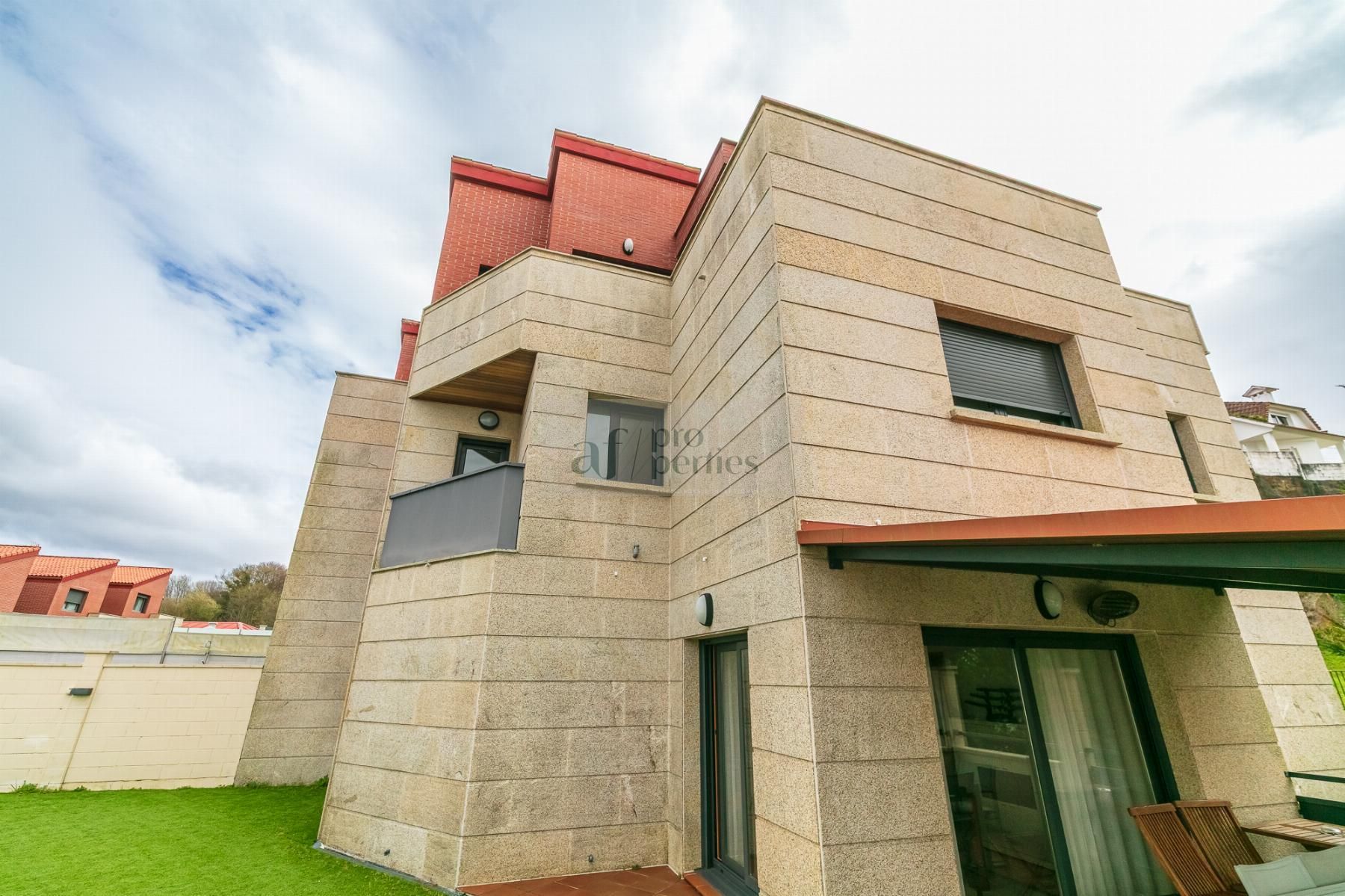 Exterior view of House or chalet for sale in Vigo   with Heating, Parquet flooring and Terrace