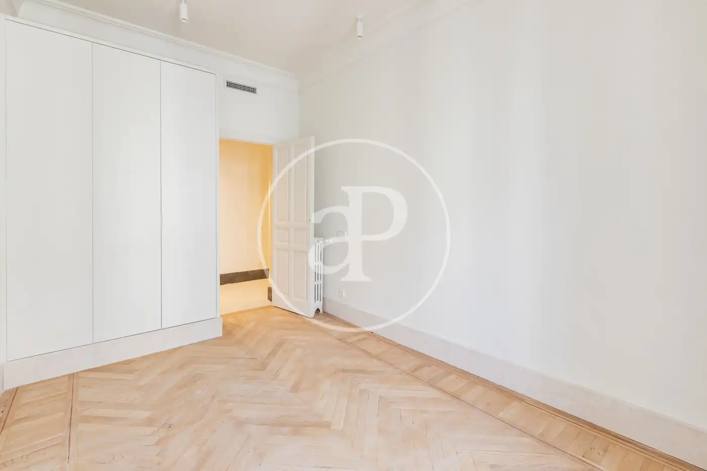 Schlafzimmer von Wohnung zur Miete in Madrid mit Klimaanlage, Heizung und Möbliert
