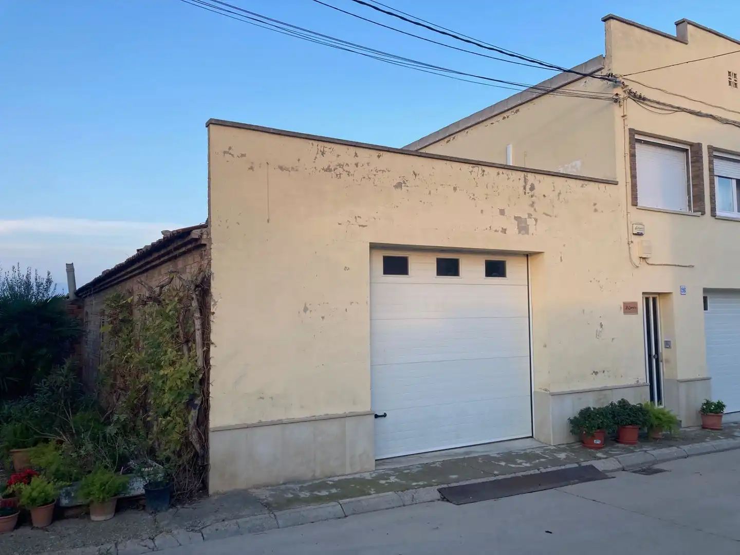 Außenansicht von Garage zur Miete in Sidamon