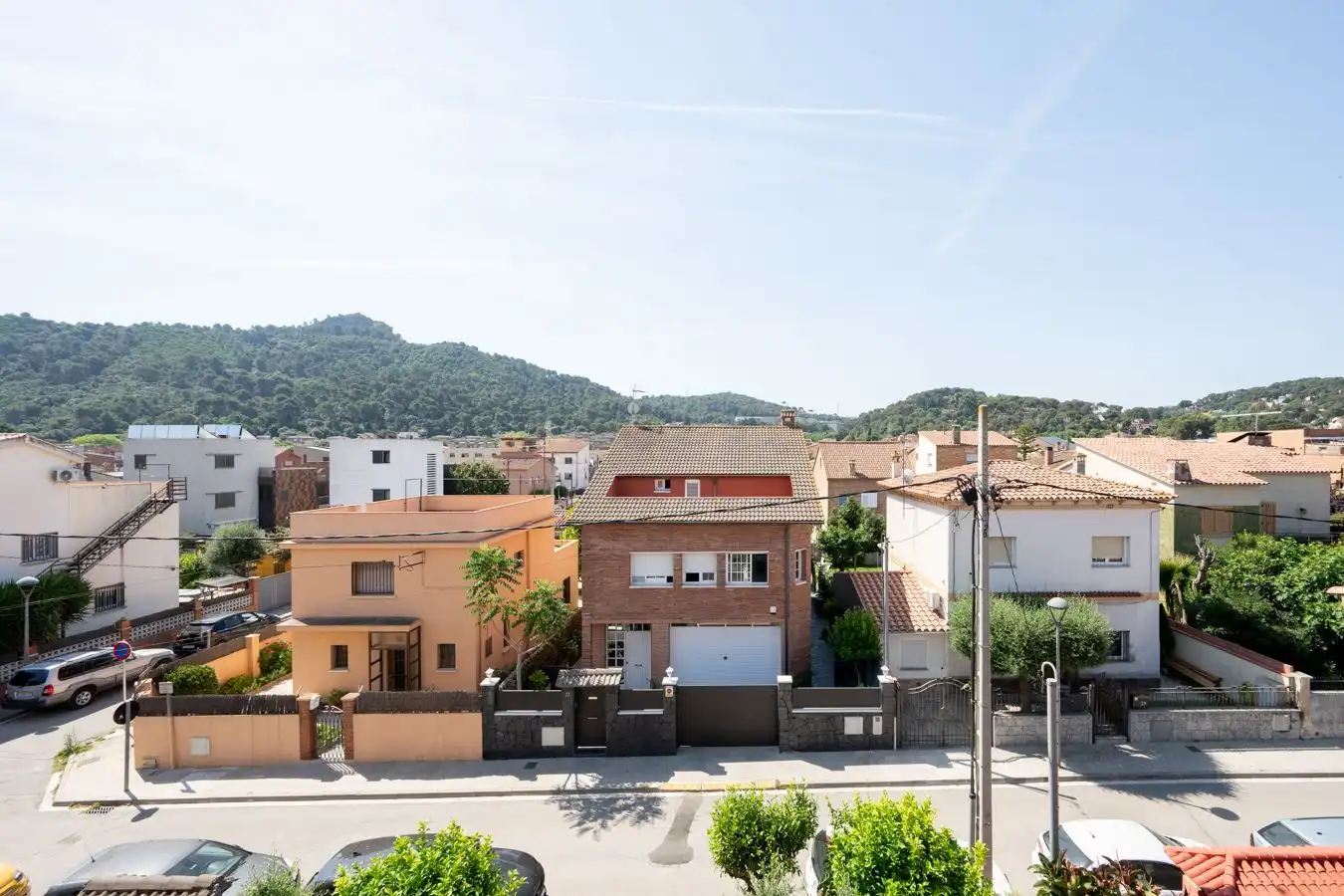 Vista exterior de Casa adosada en venda en Montcada i Reixac amb Calefacció, Jardí privat i Terrassa