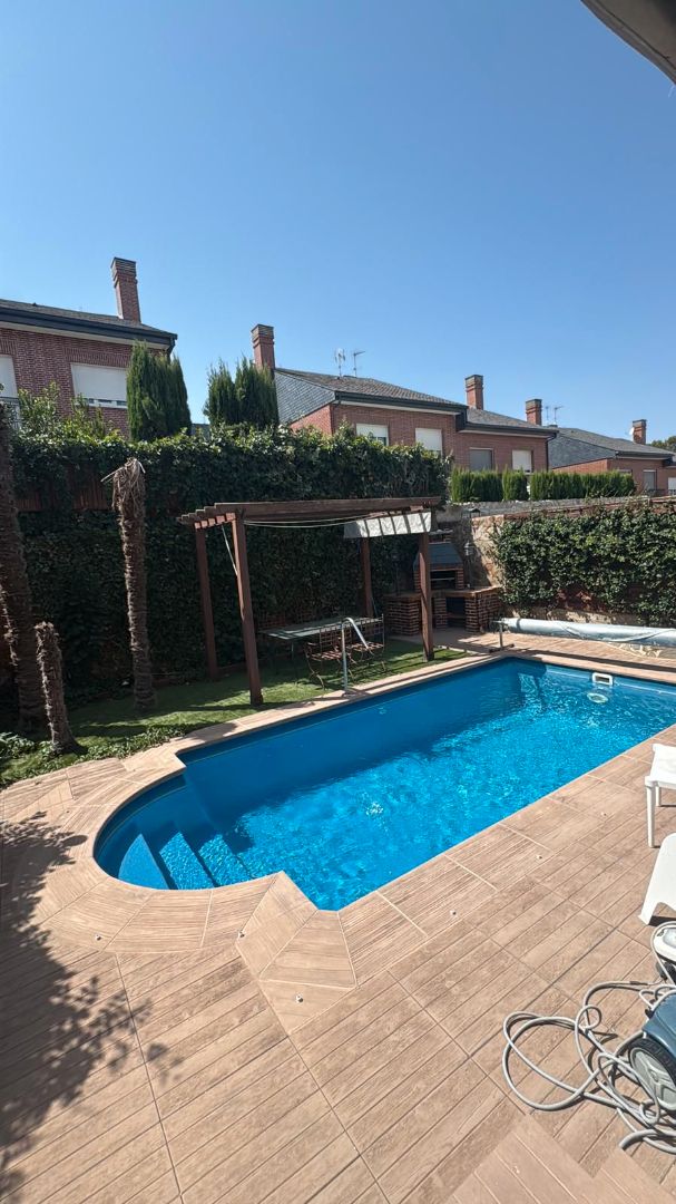 Piscina de Casa o chalet de alquiler en Loeches con Aire acondicionado, Calefacción y Jardín privado