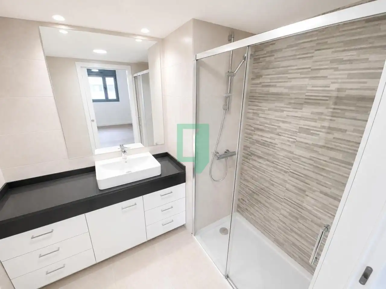 Bathroom of Flat for rent in Badalona  with Air Conditioner and Terrace