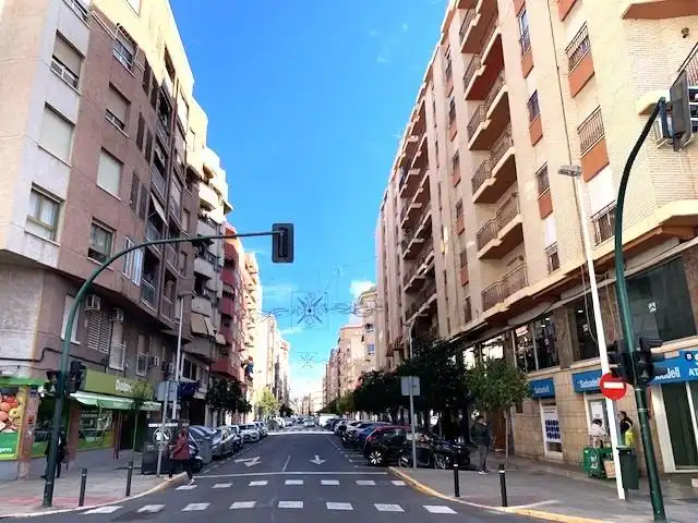 Vista exterior de Piso en venta en Elche / Elx con Aire acondicionado, Terraza y Trastero