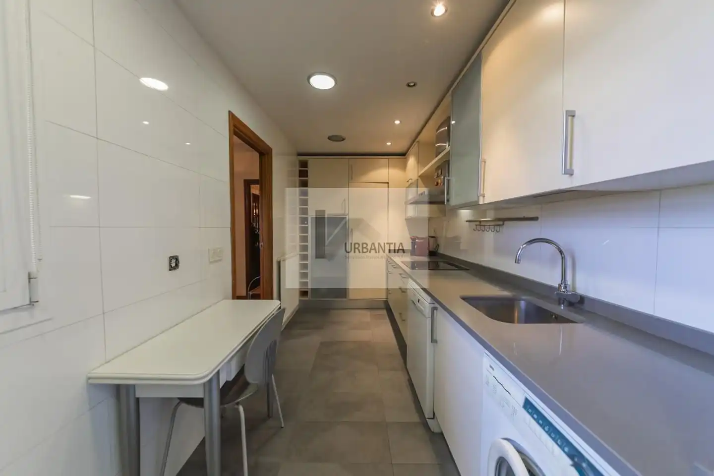 Cocina de Piso en venta en  Pamplona / Iruña con Calefacción, Parquet y Terraza