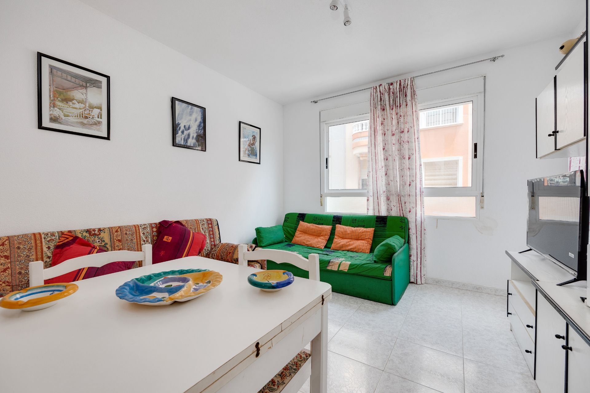 Sala d'estar de Pis en venda en Torrevieja amb Aire condicionat, Terrassa i Moblat