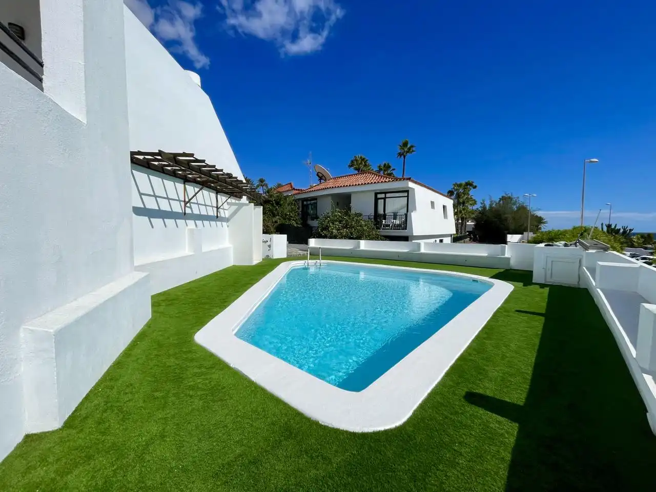 Vista exterior de Dúplex de lloguer en San Bartolomé de Tirajana amb Aire condicionat, Jardí privat i Terrassa