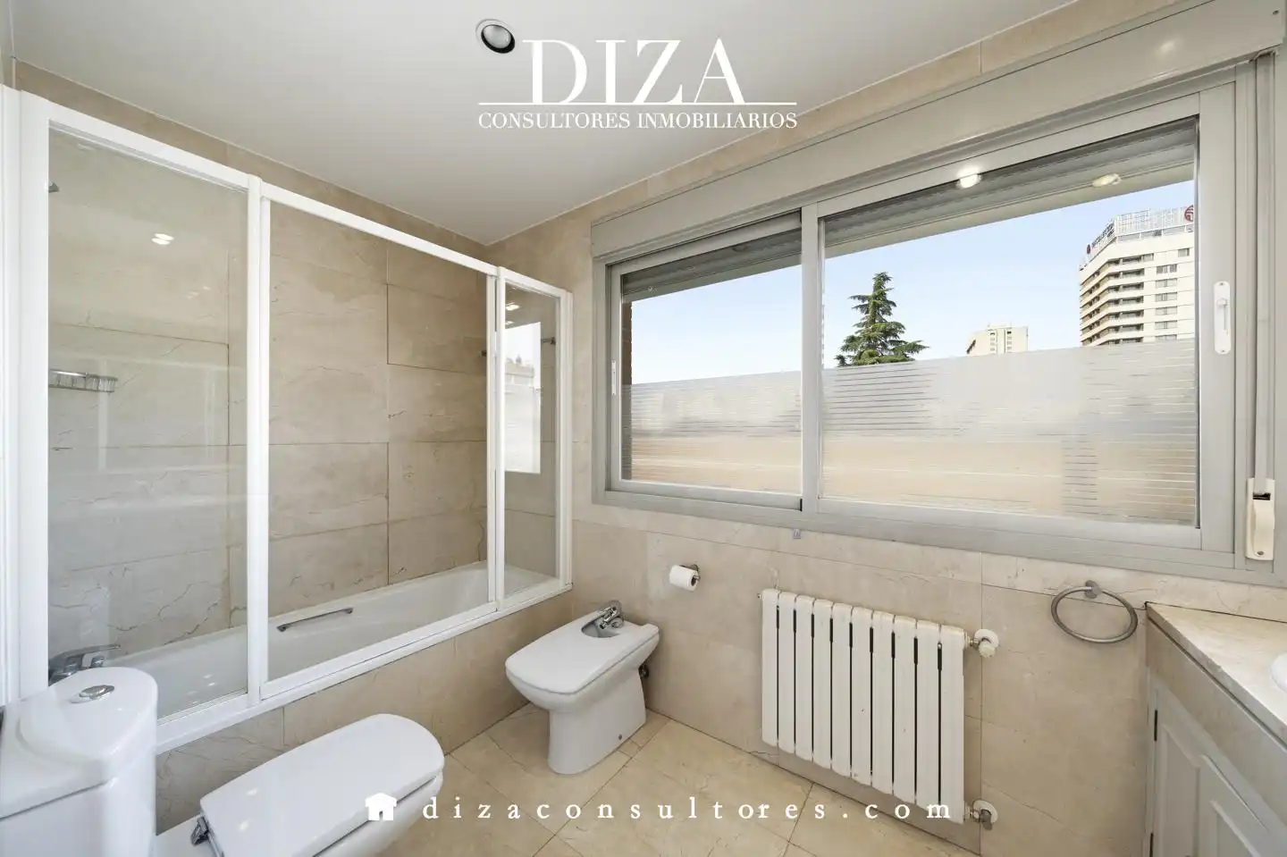 Baño de Piso en venta en Madrid con Aire acondicionado, Calefacción y Jardín privado