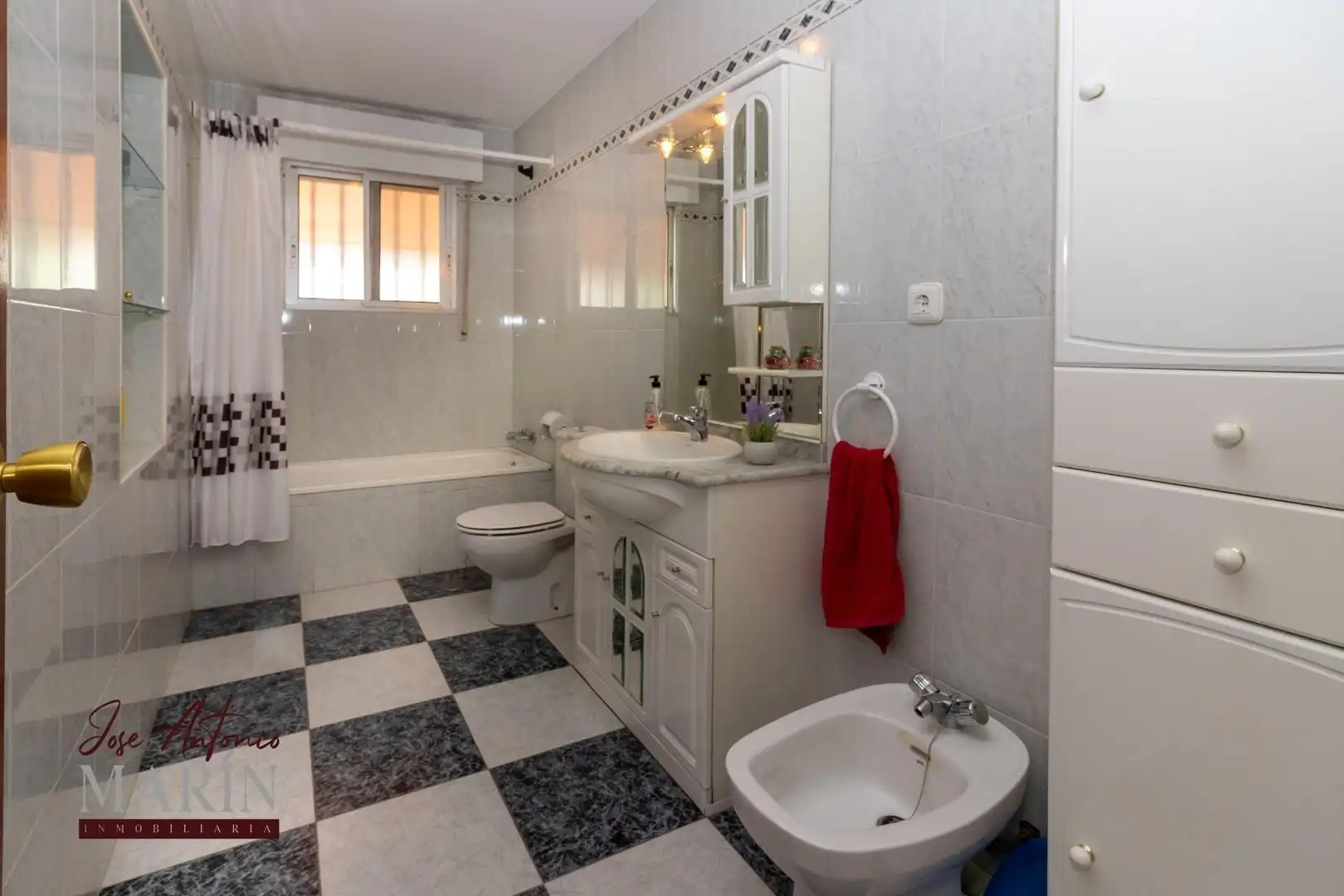 Baño de Casa o chalet en venta en Badajoz con Aire acondicionado, Jardín privado y Piscina
