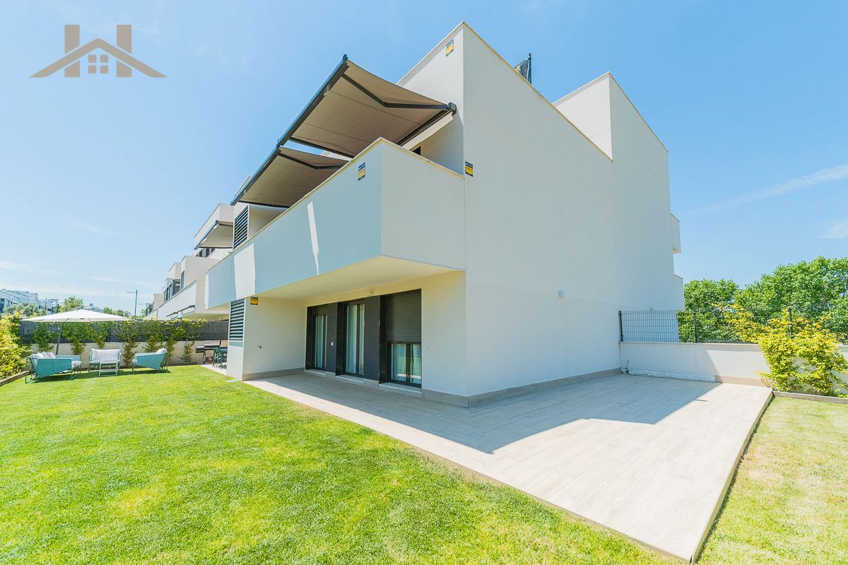 Vista exterior de Planta baixa en venda en Boadilla del Monte amb Aire condicionat, Jardí privat i Traster