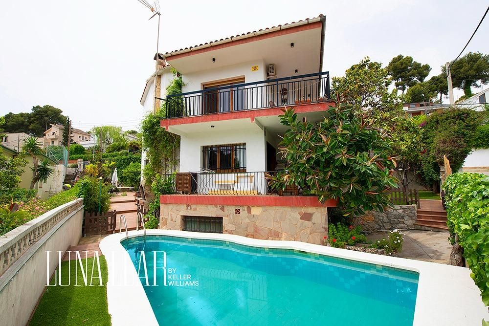 Vista exterior de Casa o chalet en venta en Castelldefels con Aire acondicionado, Calefacción y Jardín privado