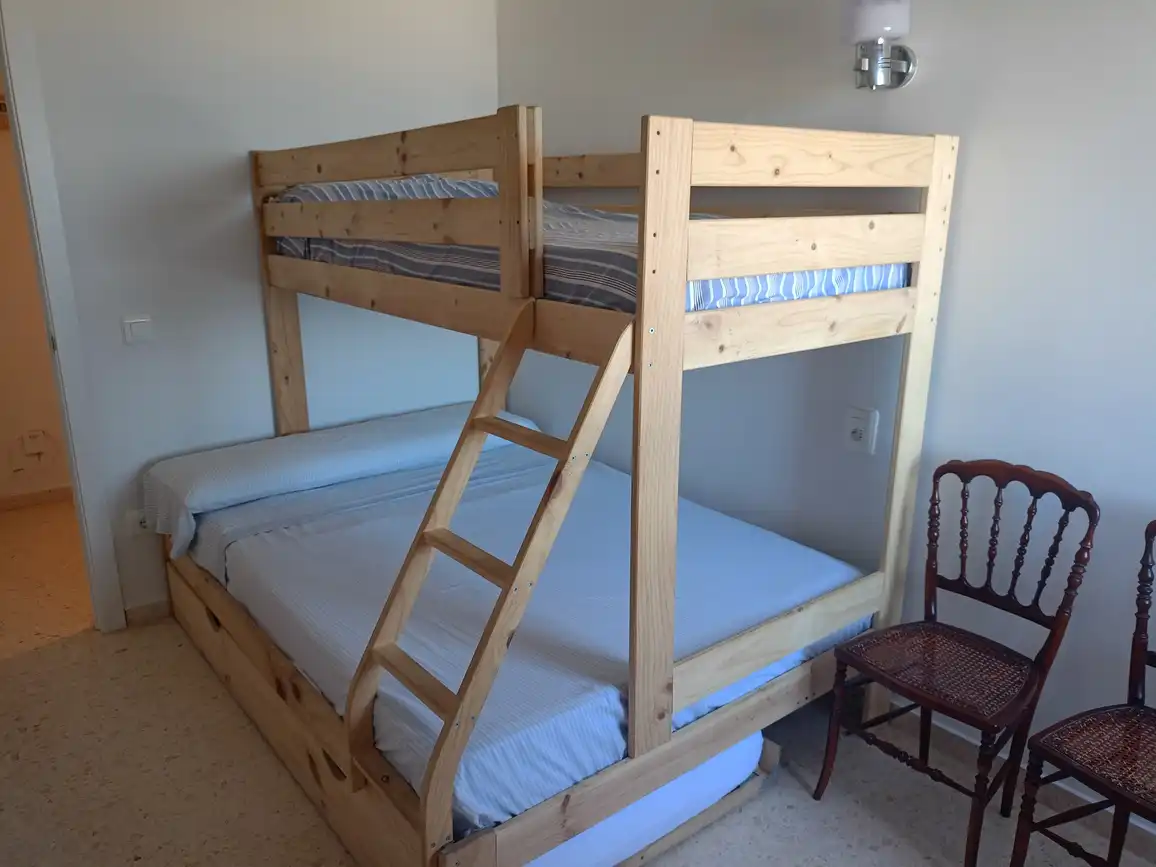Dormitori de Apartament de lloguer en Gandia amb Aire condicionat, Terrassa i Moblat