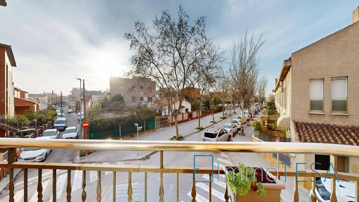 Exterior view of Flat for sale in Barberà del Vallès  with Balcony