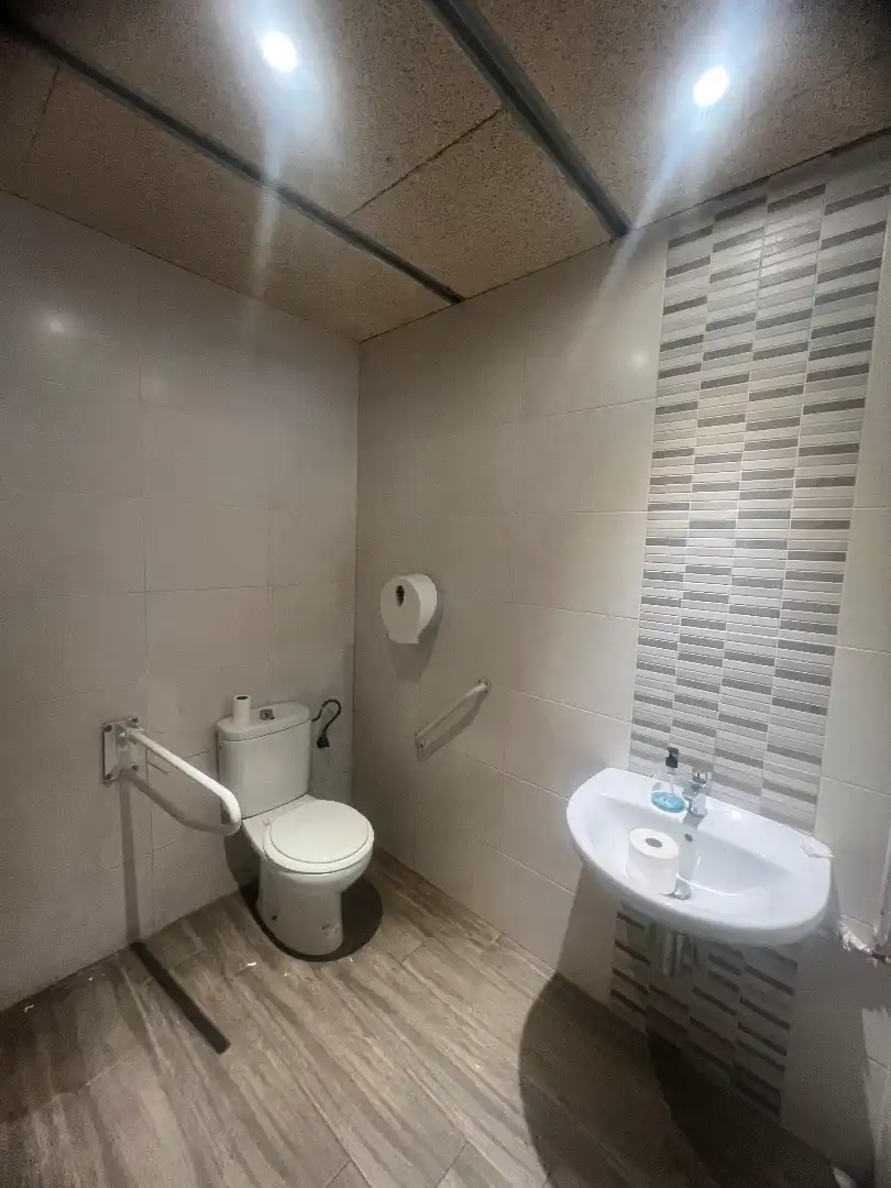 Baño de Local en venta en Reus con Aire acondicionado, Calefacción y Terraza