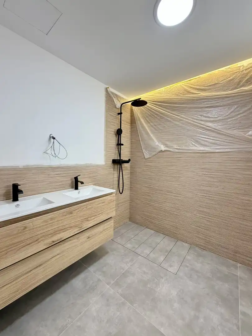 Badezimmer von Wohnung zum Verkauf in Alcoy / Alcoi mit Klimaanlage und Terrasse