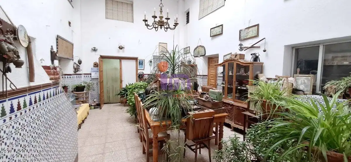 Casa con piscina en venta en Valdepeñas