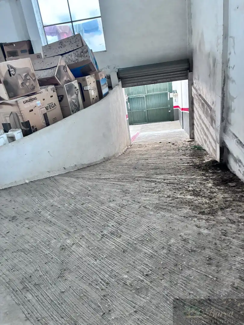 Parkplatz von Garage zum Verkauf in Rute