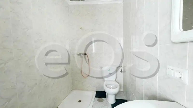 Badezimmer von Einfamilien-Reihenhaus zum Verkauf in Cortes de la Frontera