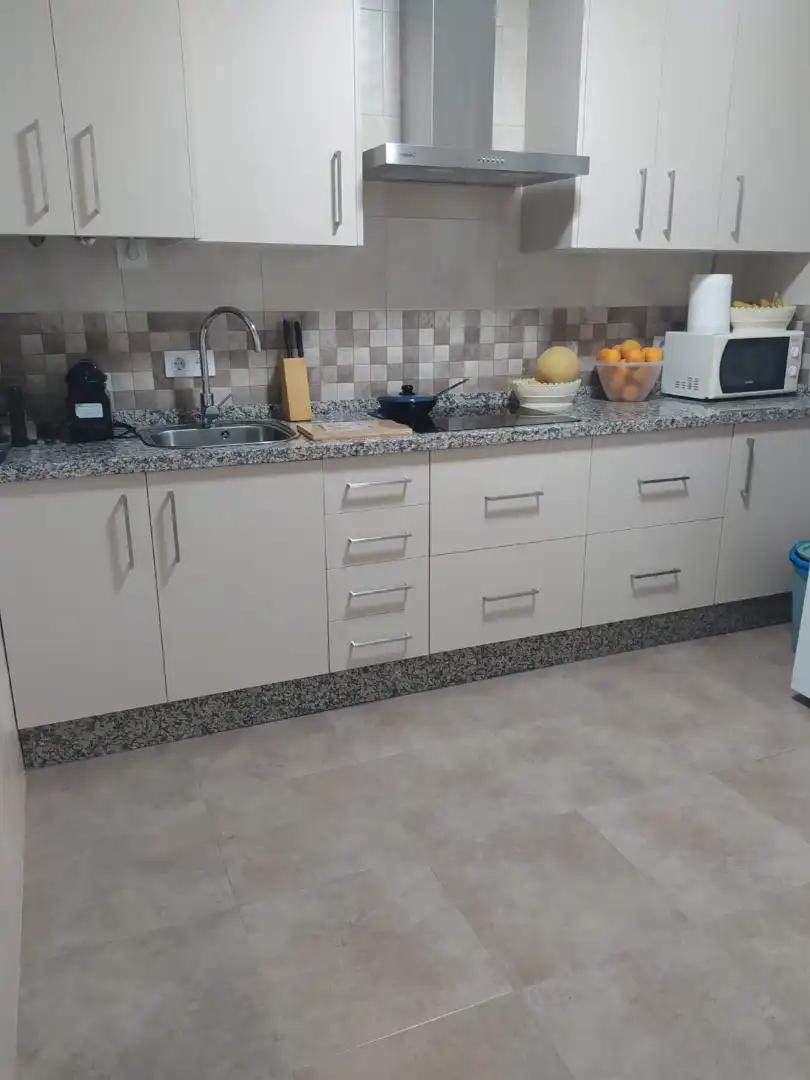 Cocina de Casa adosada de alquiler en Sanlúcar de Barrameda con Aire acondicionado, Calefacción y Jardín privado
