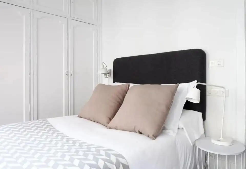 Bedroom of Flat for rent in Donostia - San Sebastián   with Heating, Furnished and Washing machine