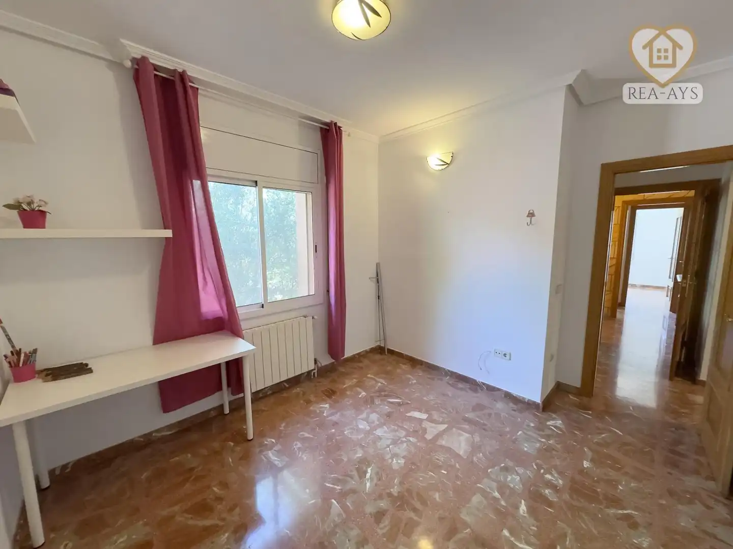 Dormitori de Casa o xalet en venda en Vallirana amb Calefacció, Jardí privat i Terrassa