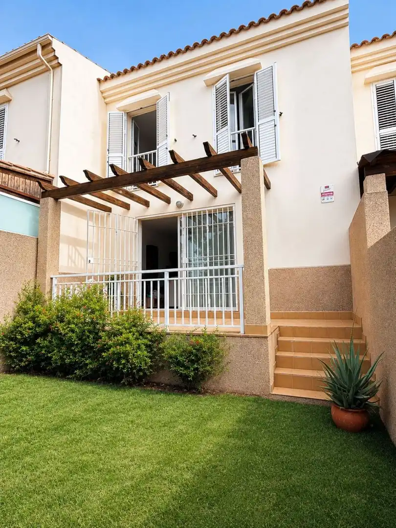 Villa mit Pool zum Verkauf in Calle Estados Unidos, imagen 2