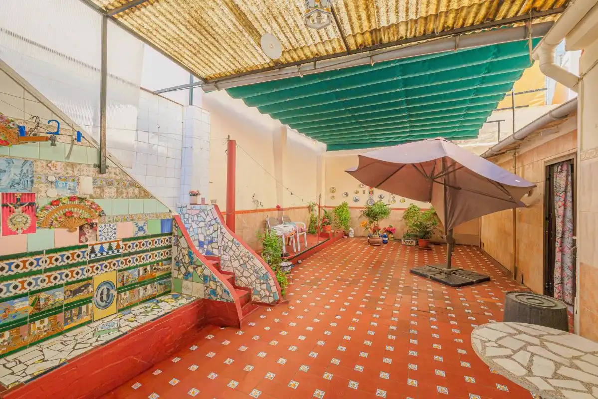 Terrassa de Casa adosada en venda en Sevilla amb Aire condicionat, Calefacció i Jardí privat