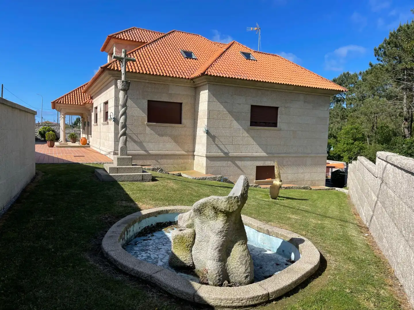 Exterior view of Houses for sale in Meaño  with Private garden, Terrace and Furnished
