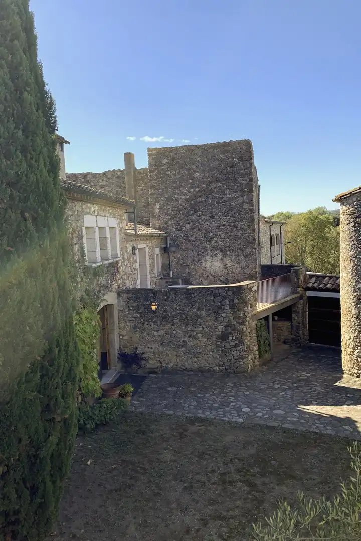 Vista exterior de Finca rústica en venda en Cabanelles amb Calefacció, Terrassa i Moblat