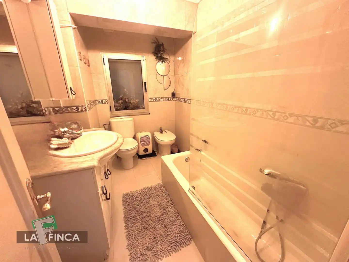 Bathroom of Flat for sale in Oviedo   with Heating and Furnished