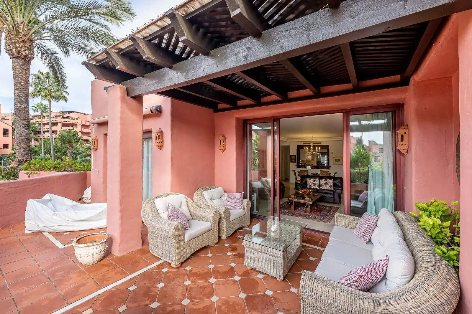 Terrasse von Maisonette zum Verkauf in Estepona mit Klimaanlage, Terrasse und Möbliert
