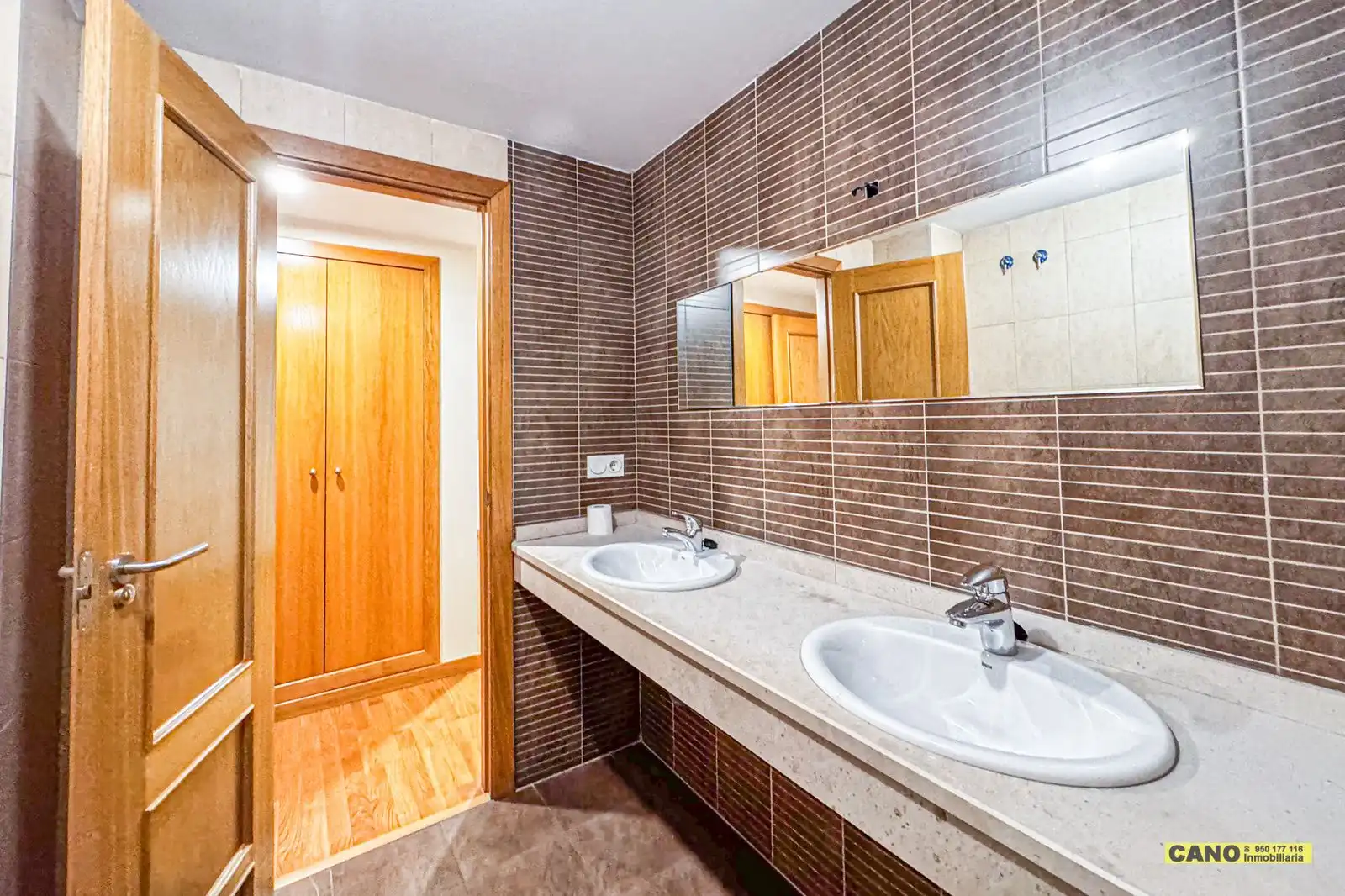Bathroom of Flat for sale in Almería  with Air Conditioner, Heating and Terrace
