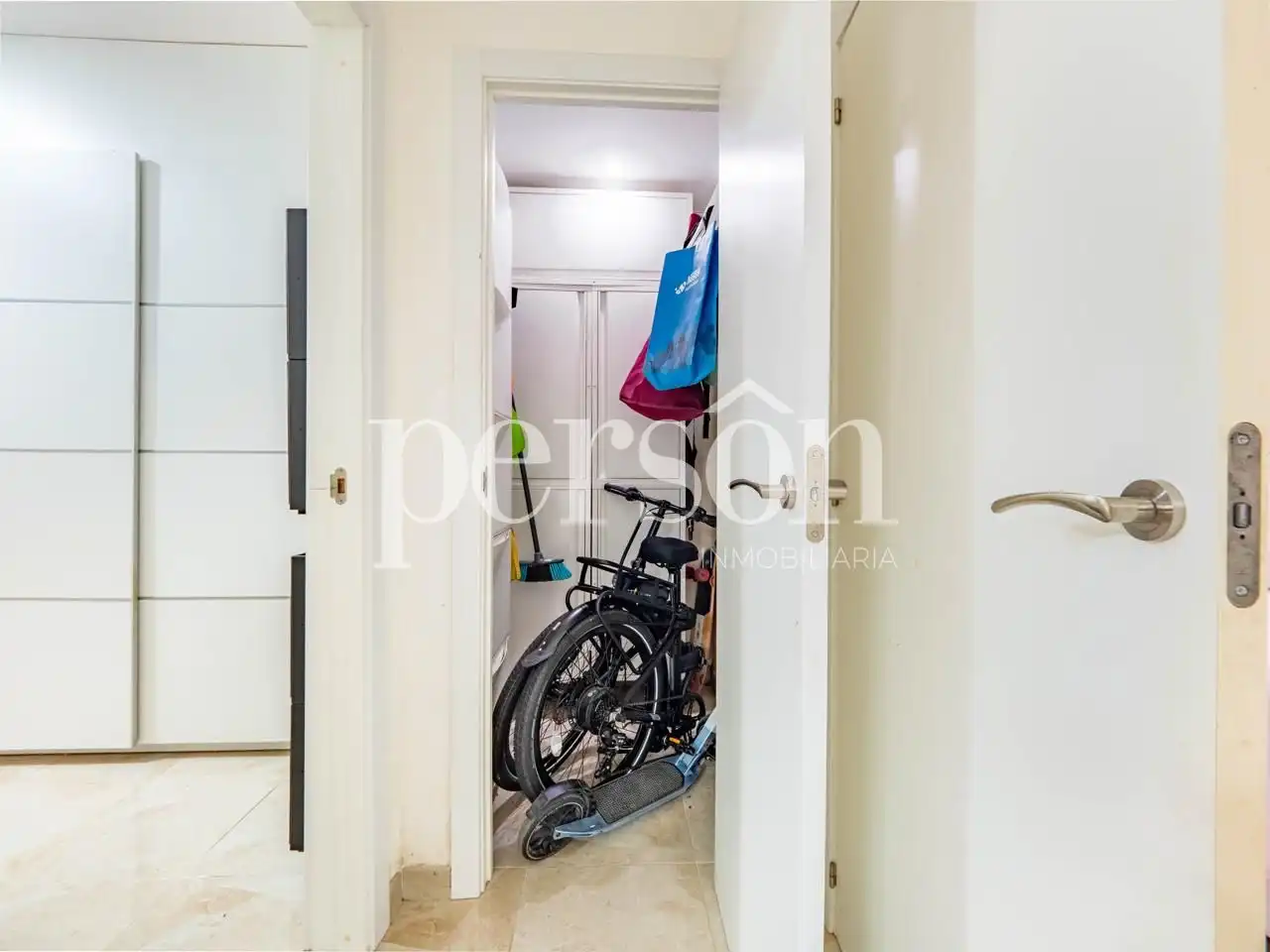 Planta baja en venta en Valencia con Aire acondicionado, Amueblado y Internet
