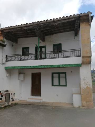 Casa adosada en Venta en Barrio Corrobarceno en Puente Viesgo