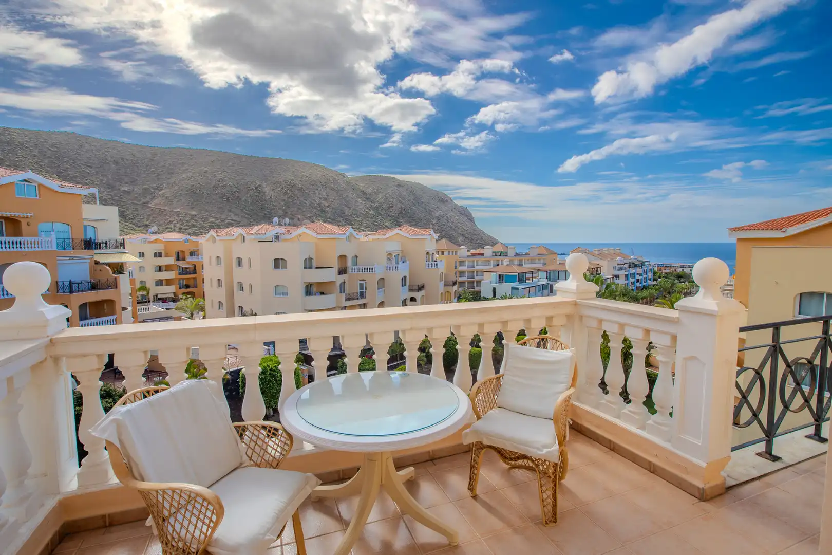 Penthouse with terrace for sale in Los Cristianos