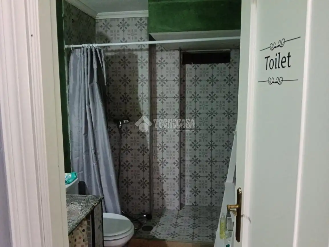 Baño de Casa adosada en venta en Dos Hermanas con Aire acondicionado, Jardín privado y Trastero