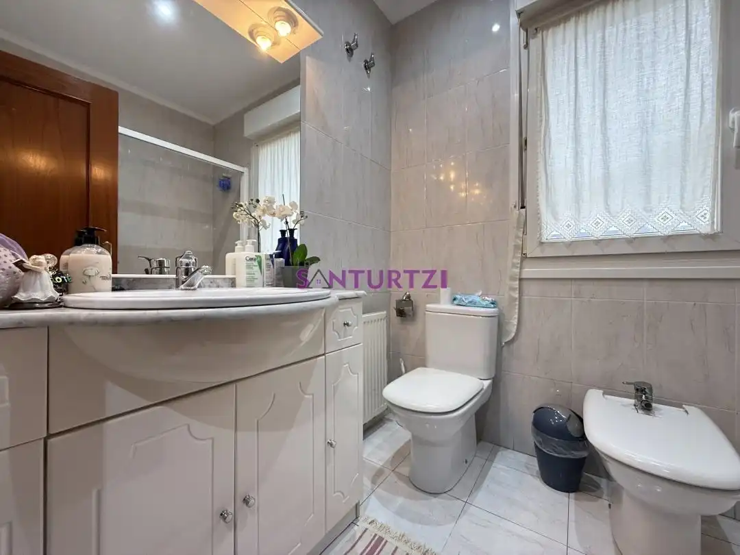 Bathroom of Detached homes for sale in Castro-Urdiales  with Heating, Terrace and Furnished