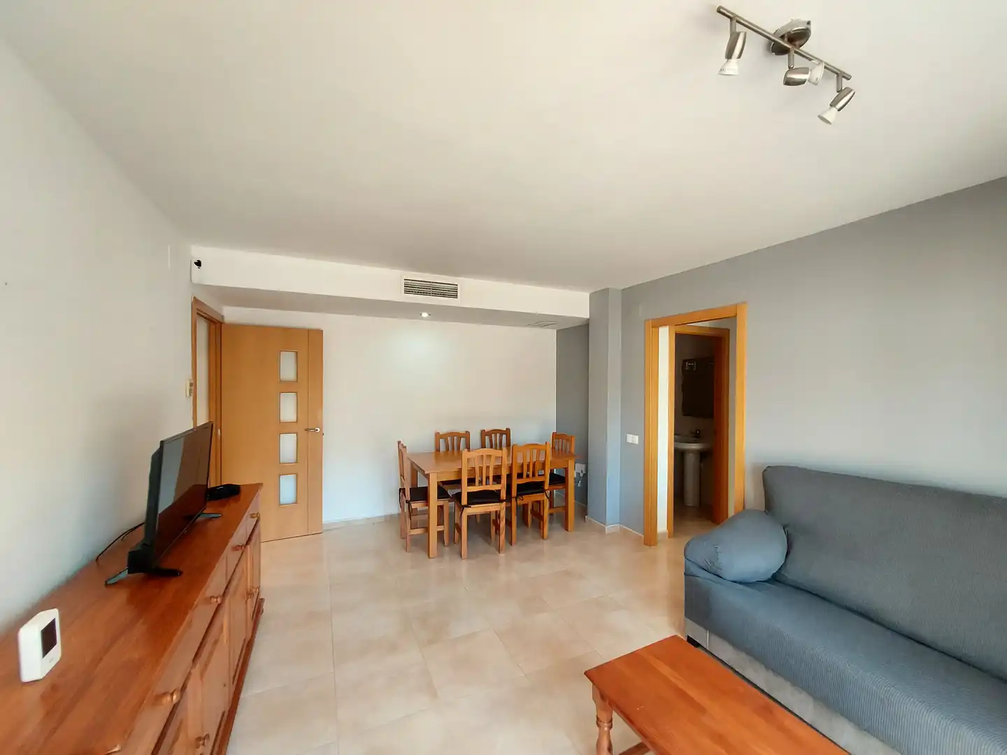 Sala d'estar de Planta baixa de lloguer en El Vendrell amb Aire condicionat, Calefacció i Jardí privat