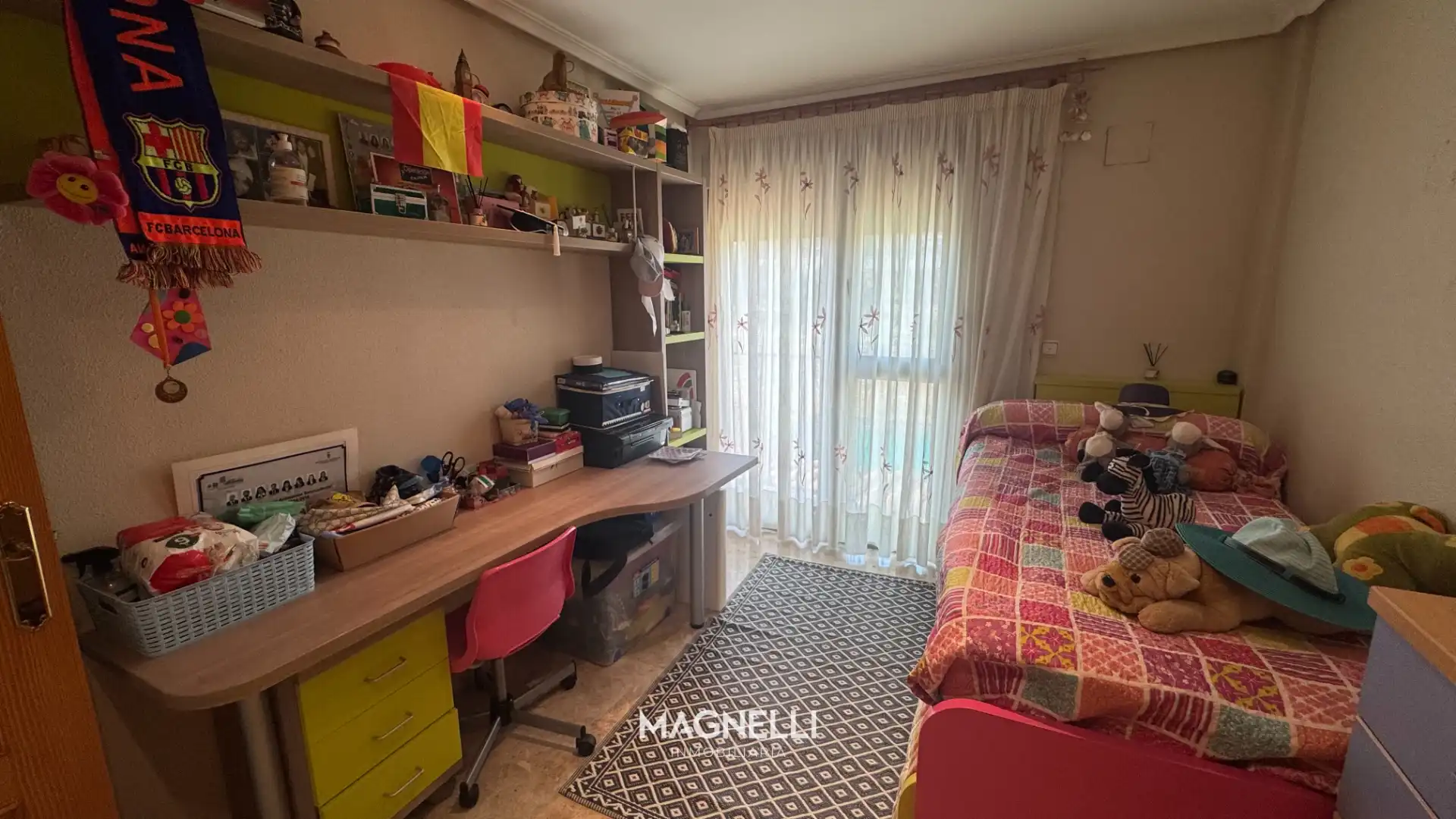 Habitación de Casa adosada en venta en Elda con Jardín privado, Amueblado y Balcón