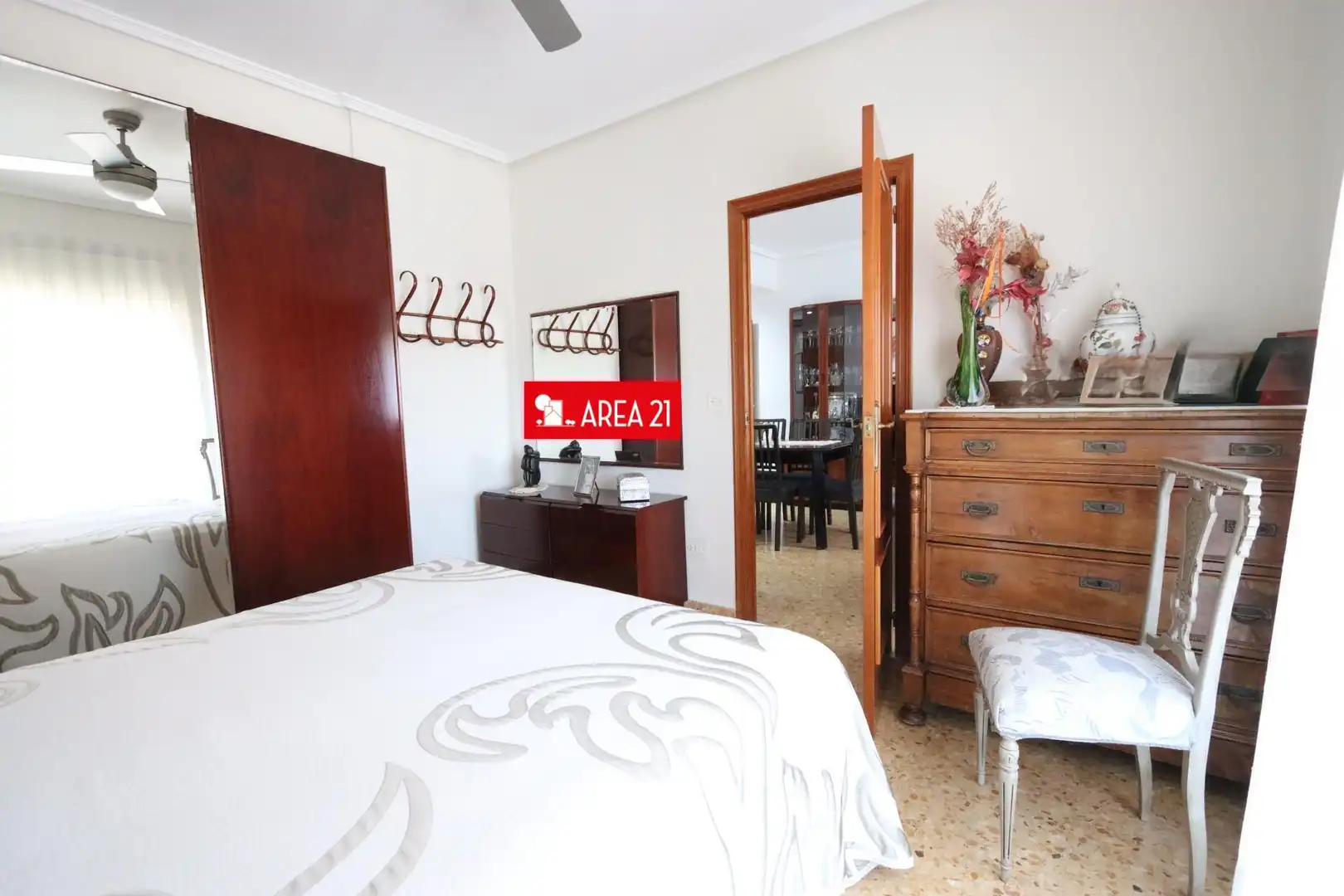 Habitación de Piso en venta en La Pobla de Vallbona con Balcón