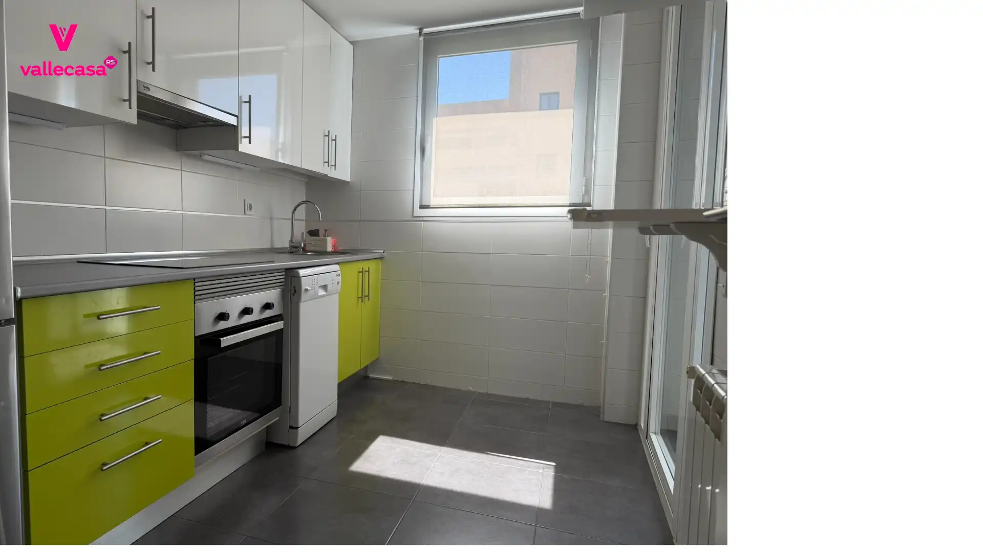 Cuina de Pis en venda en Madrid amb Aire condicionat, Calefacció i Terrassa