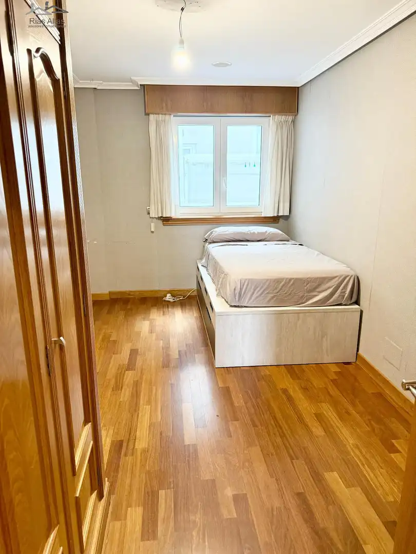 Piso en venta en Calle VOLUNTARIADO, Ciudad Vieja